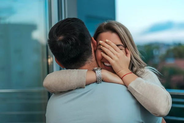 Happy woman hugging her friend — Stock Photo, Image