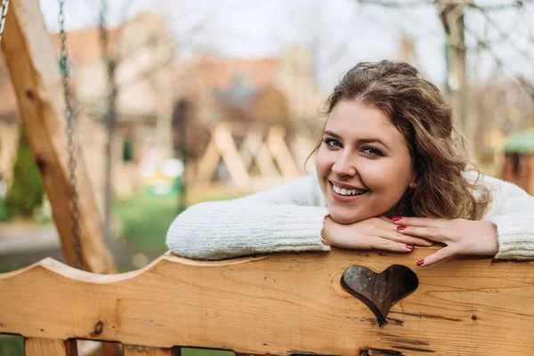 Sorrindo mulher loira — Fotografia de Stock