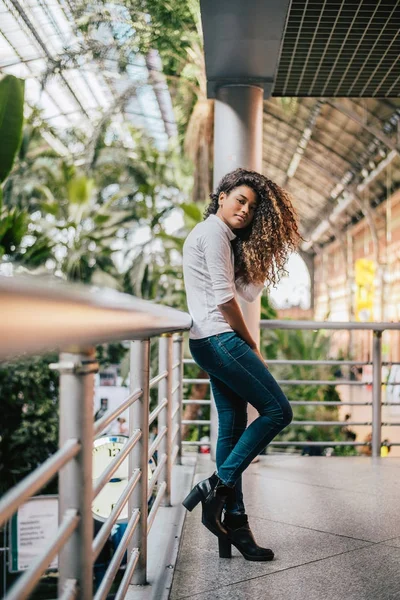 Portrait of young stylish woman — Stock Photo, Image