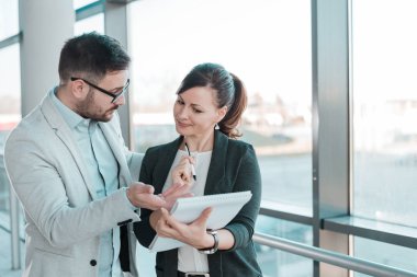 çalışan iş arkadaşları