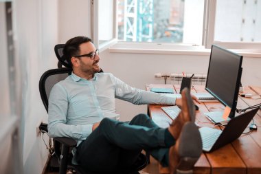 genç yakışıklı işadamı 