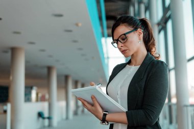 İş kadını İmza Belgeleri 