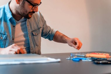 Bilgisayar teknisyeni tamir dizüstü