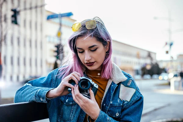 Girl Photographer Lilac Hair Yellow Sunglasses Sitting Bench Adjusting Camera — Stock Photo, Image