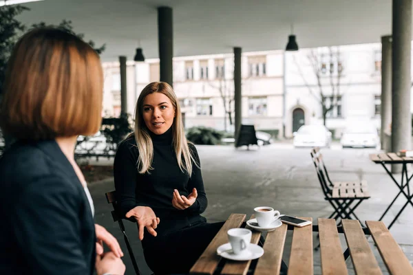 Two Young Businesswoman Talking — Stock Photo, Image