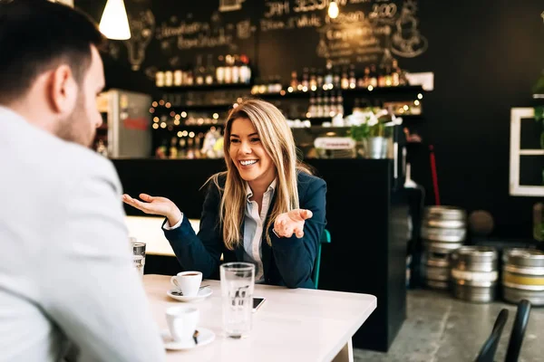 Smiling Blonde Businesswoman Talking Man Cafe — Stock Photo, Image