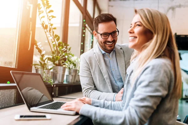 Two Young People Sitting Cafe Working Laptop — Stock Photo, Image