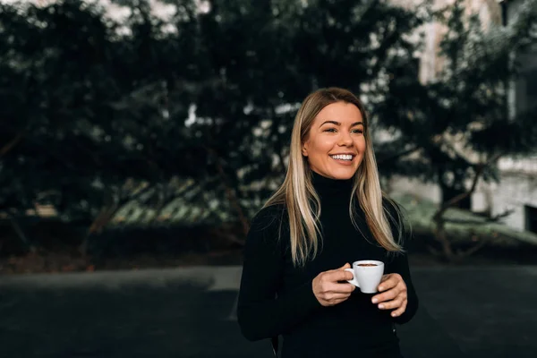 Smiling Blonde Woman Drinking Cup Coffee Outdoors — Stock Photo, Image