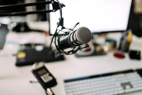 Müzik, kayıt, düzenleme ve yayın kavramı.