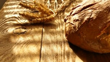 Masada taze ekmek var.. 