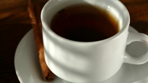 Pít čaj s dortem. — Stock video