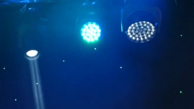 Sahne ışığı. Konser aydınlatma.