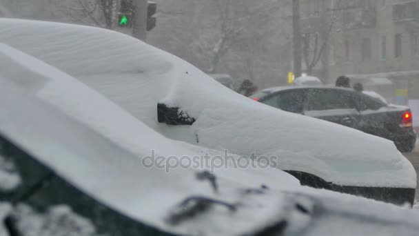 Yoğun Kar Yağışı Şehir Arabalar Yollar Kar Fırtınası Koptu — Stok video