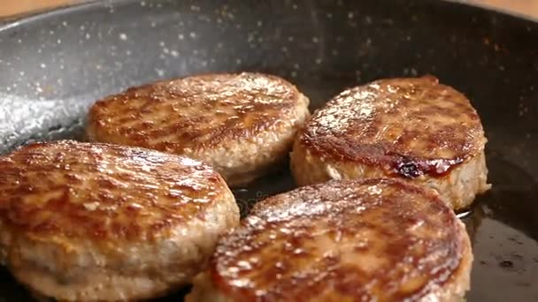 Costeletas Suculentas Preparam Uma Panela Ato Fritar Coloque Prato Carne — Vídeo de Stock