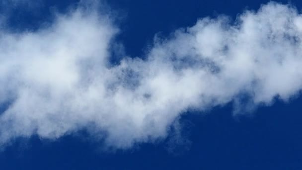 Humo Blanco Contra Cielo Azul Vapor Aire — Vídeos de Stock