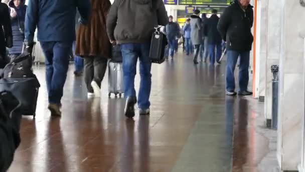 Crowd People Suitcases Moving Walking Station Ukraine Kiev February 2018 — Stock Video