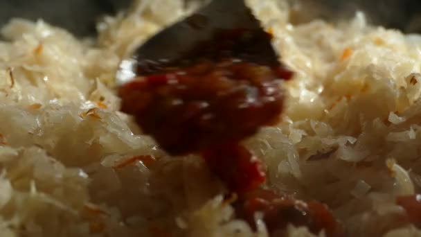 Col Cocida Prepara Una Sartén Añadir Salsa Tomate Parte Superior — Vídeos de Stock