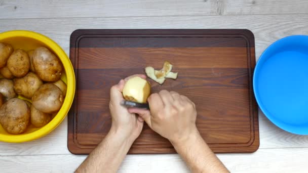 Cuisinier Nettoie Rapidement Les Pommes Terre Cuisiner Dîner Avec Des — Video