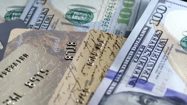 Banknoty gotówkowe. Karty kredytowe. Dochód w biznesie. Płatności gotówkowe i bezgotówkowe. — Wideo stockowe