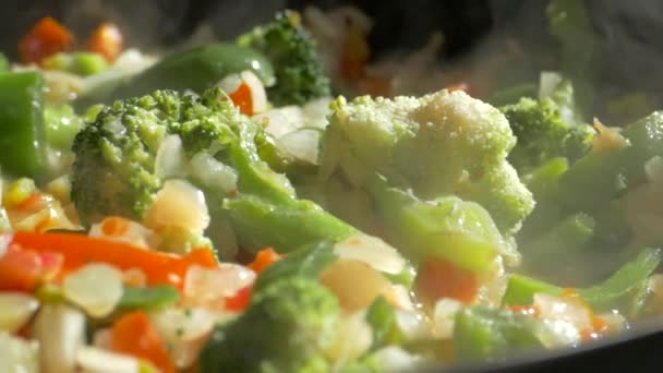 Almuerzo Verduras Cocine Guiso Verduras Una Sartén Verduras Congeladas Una — Vídeos de Stock