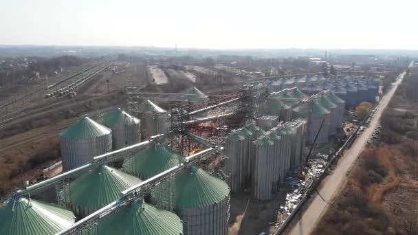 粮仓的底部 电梯的建筑工地 农业工业 收获谷物 新物体的建造 — 图库视频影像