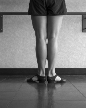 Dansçı ilk sürümü siyah ve beyaz pozisyon Jazz sınıfta barre