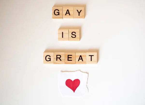 ゲイは偉大な言葉のタイルですLgbtq 心と白い背景を持つ — ストック写真