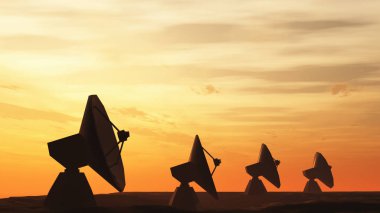 Radyo teleskop anten Gözlemevi diziler, yemekler bulutlu altında 