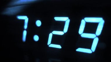 730 Futuristik Tasarım 1 'de 4K Dijital Alarm
