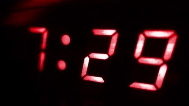 730 Futuristik Tasarım 2 'de 4K Dijital Alarm