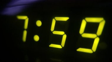 Saat 8 'de 4K Dijital Alarm
