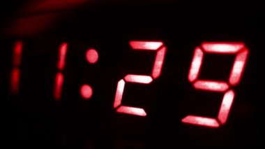 4K Dijital Saat 11.30 Futuristik Tasarım 2 'ye Dön