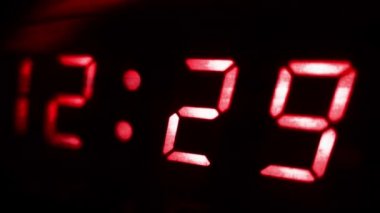 4K Dijital Saat 12: 30 Geleceğin Tasarımı 2