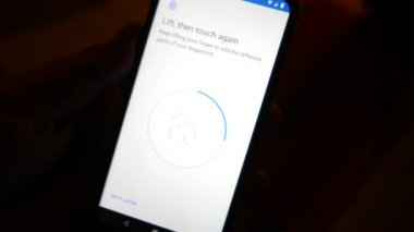 Akıllı Telefondan Parmak izi Kodu Ayarlanıyor