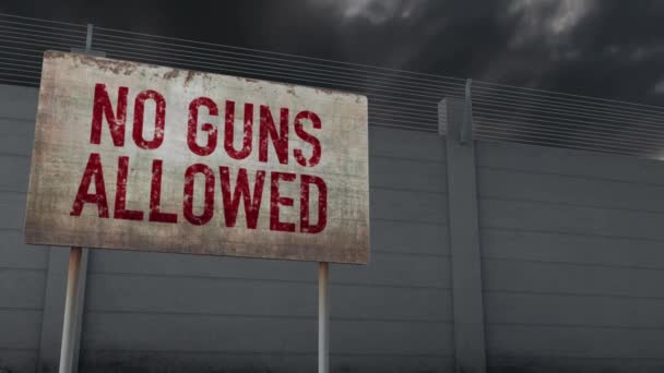 雲の下での4Kの銃の警告と強力なフェンスタイムラプス — ストック動画