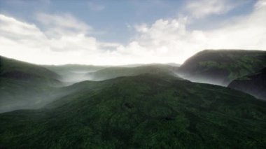 Grassy Green Highland 3D animasyon 4K Sinemasal Hava Görüntüsü