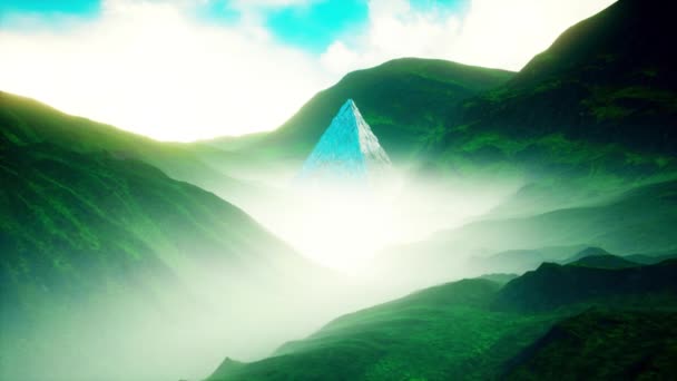 山の谷にある4K神秘的なエイリアンピラミッド Fantasyi 3Dアニメーション — ストック動画