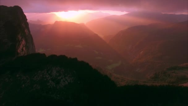 Solnedgång i Alperna — Stockvideo
