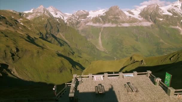 Смотровая площадка в Альпах — стоковое видео