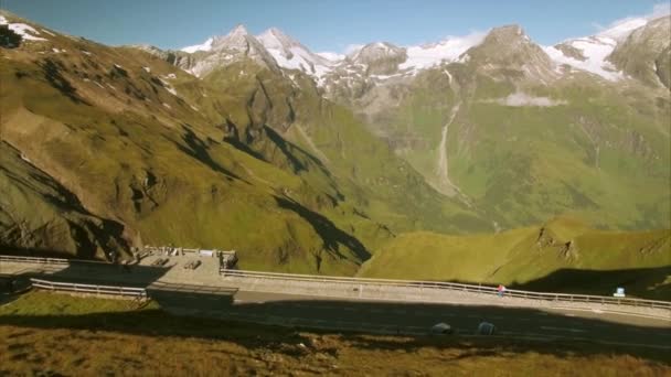 Grosslocknerova silnice a pohled v Alpách — Stock video