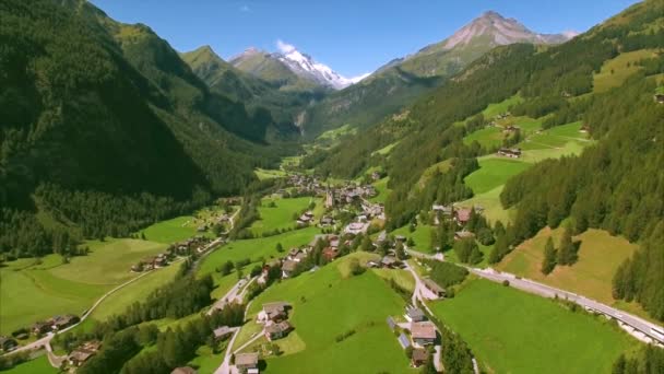 Scenic alpine valley Heiligenblut in the Alps, aerial footage — Stock Video