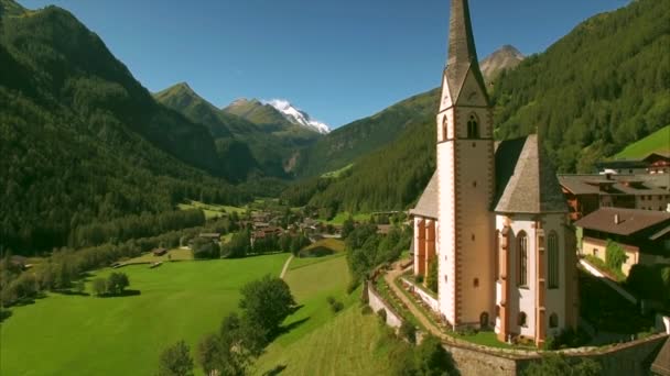 Church of St Vincent in Heiligenblut, aerial footage — Stock Video