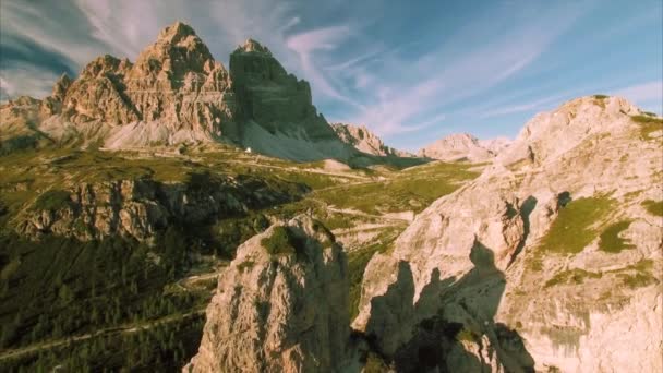 İtalyan Dolomitler, Alpler'de Tre Cime dağları — Stok video