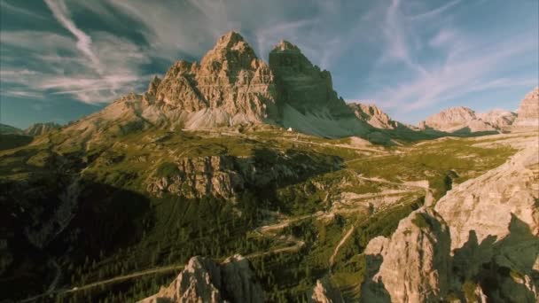 Bergskedjan Dolomiterna i Alperna — Stockvideo