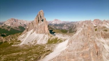 İtalyan Alpleri'ndeki Dolomitler, havadan görünüm