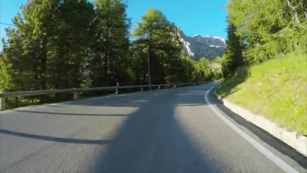 Malownicze trasy samochodowej w Dolomitach — Wideo stockowe