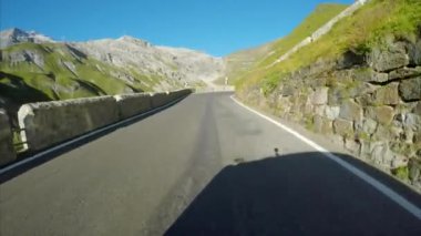 Stelvio geçidi Alpleri'nde en iyi sürücü dünyada