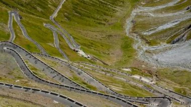 Akşam Timelapse Alpleri'nde Stelvio geçişindeki