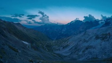 Dusk Timelapse Alpleri'nde Stelvio geçişindeki