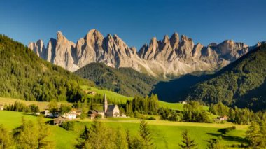 St Magdalena, Val di Funes, gece gün dönüşmesini timelapse